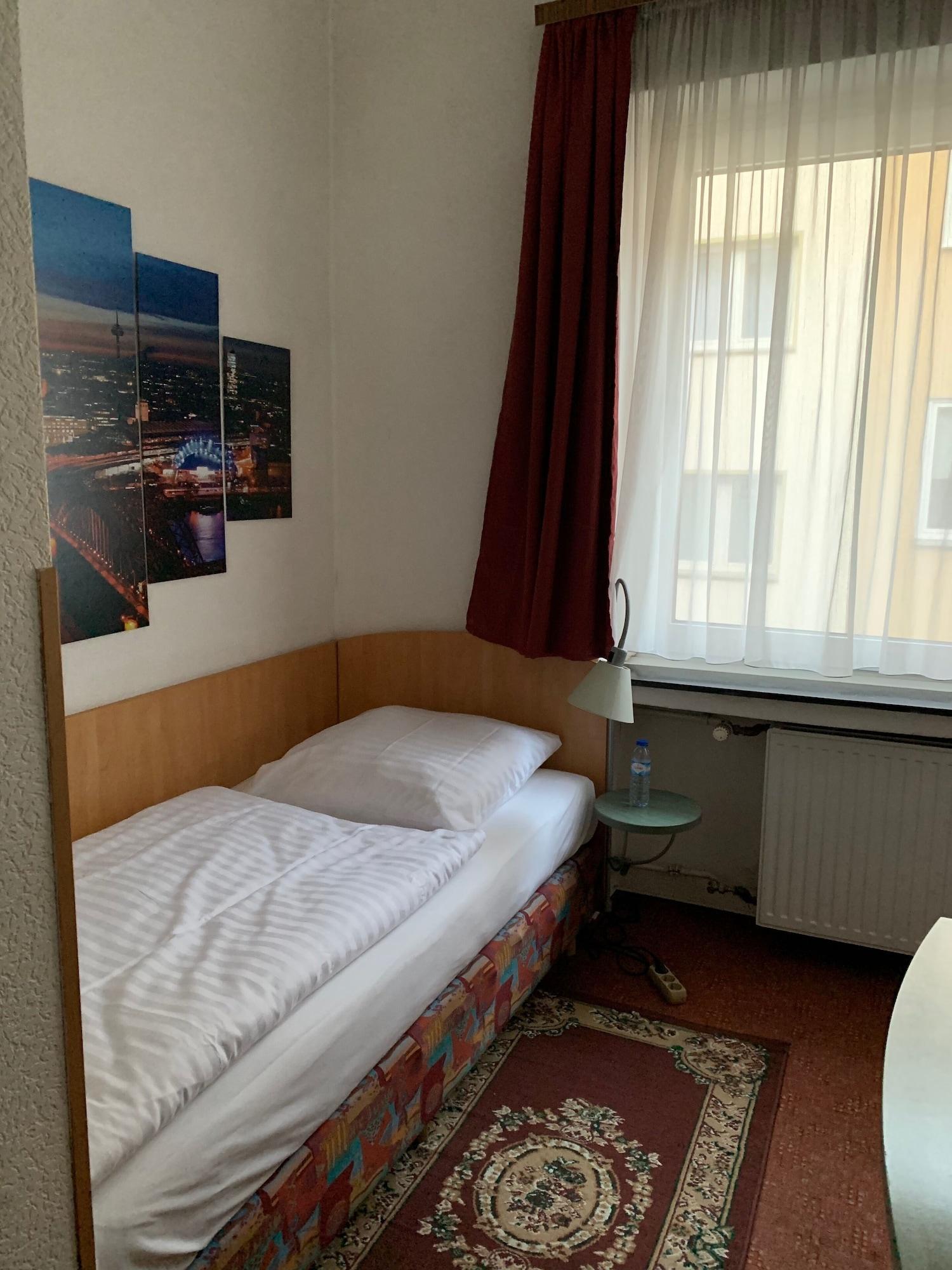 Hotel Berg Cologne Extérieur photo